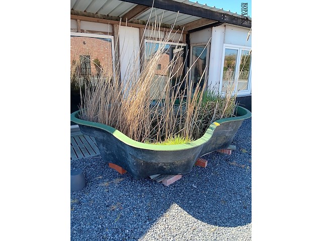 Lot 123 - tuinvijver - afbeelding 1 van  3