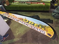 Lot 124 - beachvlag. 2 stuks - afbeelding 1 van  3