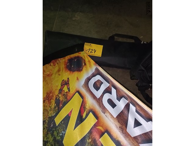 Lot 124 - beachvlag. 2 stuks - afbeelding 3 van  3