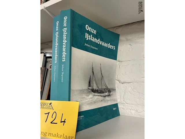 Lot 124 - boeken 'onze ijslandvaarders' - 2 stuks - afbeelding 2 van  2