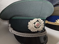 Lot 124 - ddr 2 kepies + 1 wintermuts - afbeelding 2 van  4