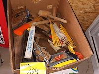 Lot 124 - doos met handgereedschap - afbeelding 1 van  4