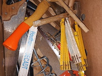 Lot 124 - doos met handgereedschap - afbeelding 2 van  4