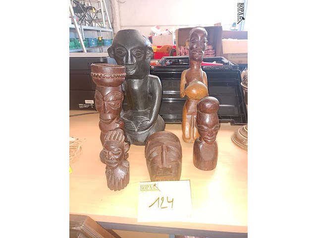 Lot 124 - etnische kunst. 6 stuks - afbeelding 1 van  4