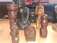 Lot 124 - etnische kunst. 6 stuks - afbeelding 1 van  4