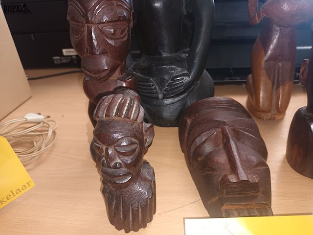 Lot 124 - etnische kunst. 6 stuks - afbeelding 4 van  4