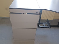 Lot 124 - hoekbureau met ladeblok - afbeelding 2 van  2