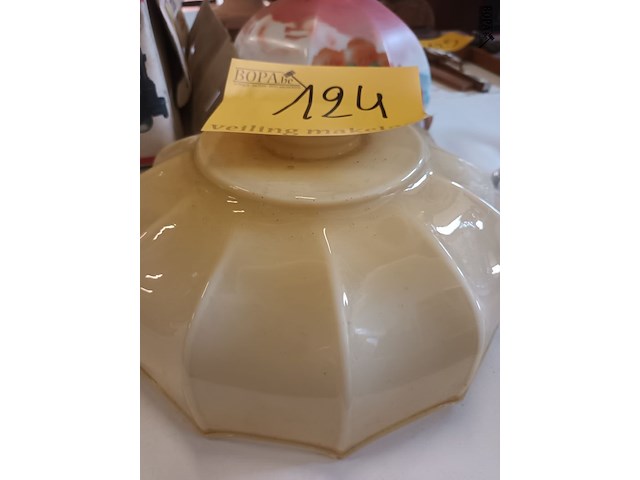 Lot 124 - lampenkappen. 2 stuks. - afbeelding 2 van  2