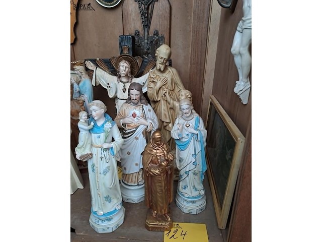 Lot 124 - lot van heiligenbeelden - afbeelding 2 van  5