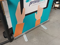 Lot 124 - roll-up banner. 2 stuks - afbeelding 2 van  2