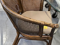 Lot 124 - set van 2 rotanstoelen met kussens - afbeelding 2 van  3