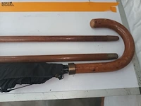 Lot 124 - wandelstokken en paraplu. 3 stuks - afbeelding 3 van  4