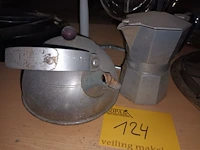 Lot 124 - waterketel en koffiezet. 3 stuks - afbeelding 2 van  3