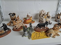 Lot 125 - beeldjes poezen ong 26 stuks - afbeelding 2 van  3