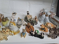 Lot 125 - beeldjes poezen ong 26 stuks - afbeelding 3 van  3