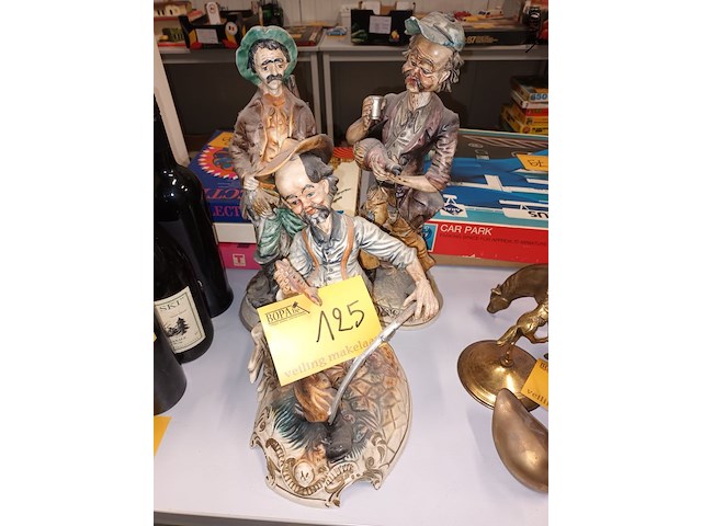 Lot 125 - capodimonte beelden biscuit. 3 stuks - afbeelding 1 van  6