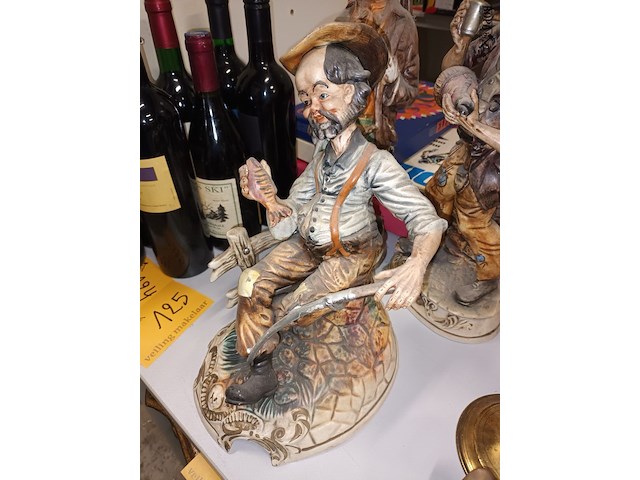 Lot 125 - capodimonte beelden biscuit. 3 stuks - afbeelding 2 van  6