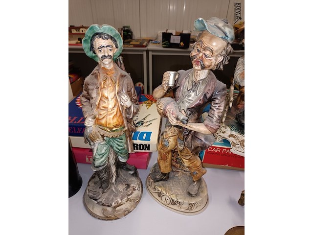 Lot 125 - capodimonte beelden biscuit. 3 stuks - afbeelding 4 van  6