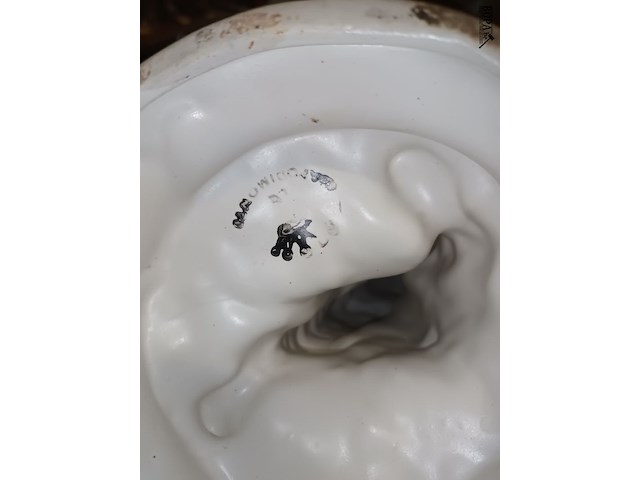 Lot 125 - capodimonte beelden biscuit. 3 stuks - afbeelding 5 van  6