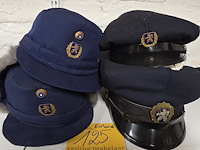 Lot 125 - estland 2 kepies + 2 winterpetten - afbeelding 1 van  5