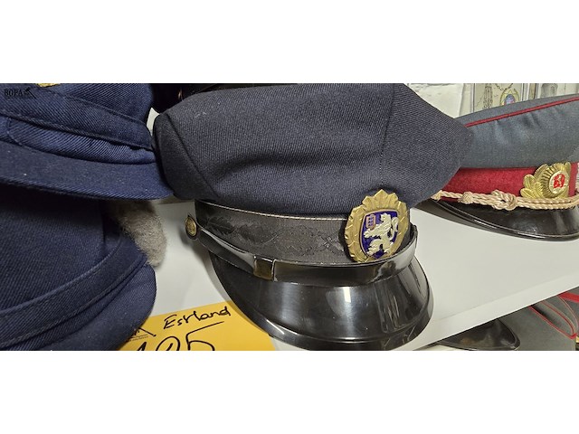 Lot 125 - estland 2 kepies + 2 winterpetten - afbeelding 4 van  5