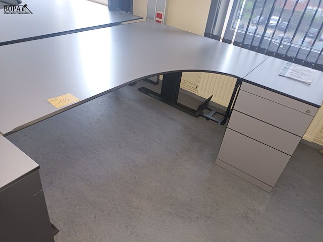 Lot 125 - hoekbureau met ladeblok - afbeelding 1 van  2