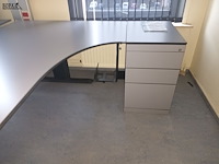 Lot 125 - hoekbureau met ladeblok - afbeelding 2 van  2