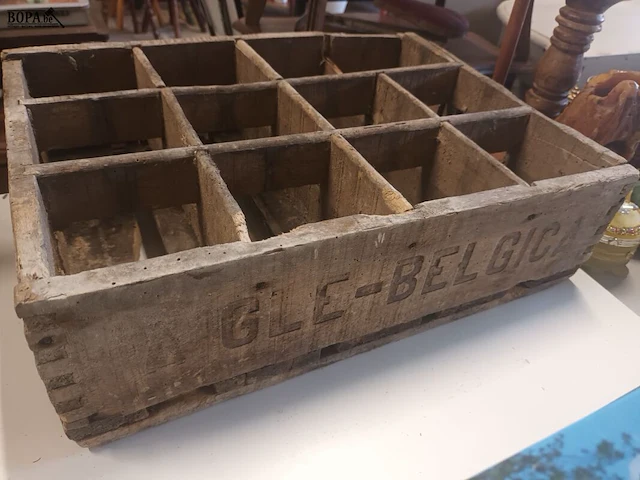 Lot 125 - houten flessenbak aigle-belgica - afbeelding 1 van  3