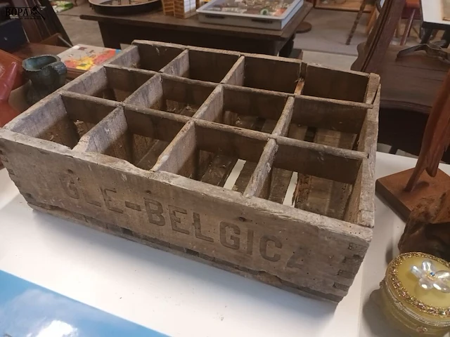 Lot 125 - houten flessenbak aigle-belgica - afbeelding 2 van  3