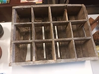 Lot 125 - houten flessenbak aigle-belgica - afbeelding 3 van  3