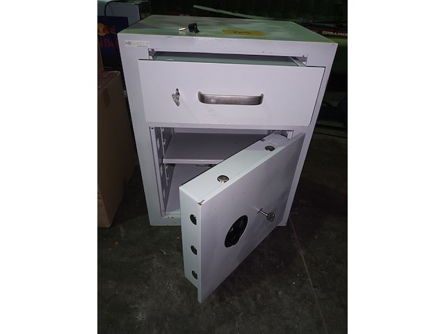 Lot 125 - kluis - afbeelding 1 van  4