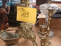 Lot 125 - koperen decoratie en olielampen. 6 stuks - afbeelding 1 van  3
