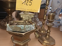 Lot 125 - koperen decoratie en olielampen. 6 stuks - afbeelding 3 van  3
