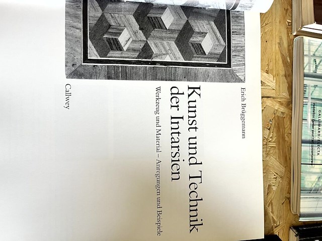 Lot 125 - kunst und technik der intarsien e; bruggemann - afbeelding 2 van  7