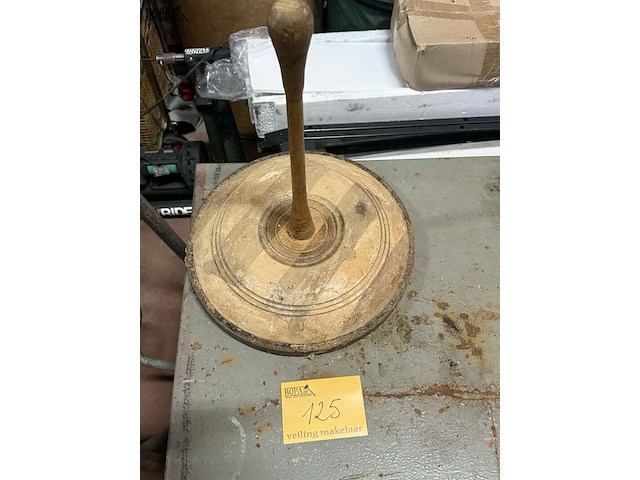 Lot 125 - oud werkgerief, metaal en hout - circa 10 stuks - afbeelding 6 van  6