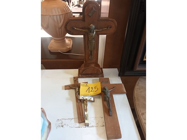 Lot 125 - oude kruisbeelden. 4 stuks - afbeelding 1 van  4