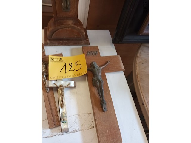 Lot 125 - oude kruisbeelden. 4 stuks - afbeelding 4 van  4