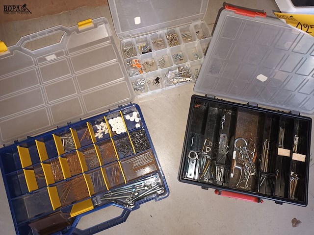 Lot 125 - sorteerkoffertjes met inhoud. 3 stuks - afbeelding 2 van  5