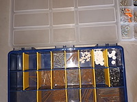 Lot 125 - sorteerkoffertjes met inhoud. 3 stuks - afbeelding 3 van  5