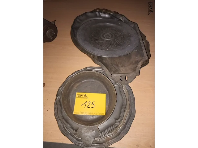 Lot 125 - tinnen schalen. 11 stuks - afbeelding 1 van  5