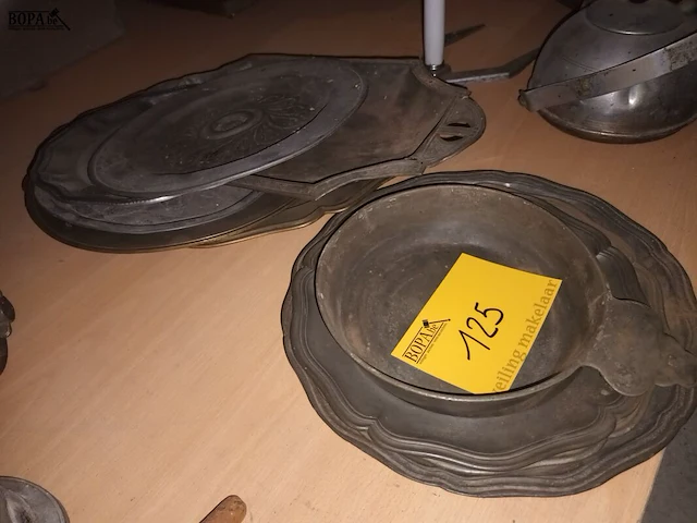 Lot 125 - tinnen schalen. 11 stuks - afbeelding 2 van  5