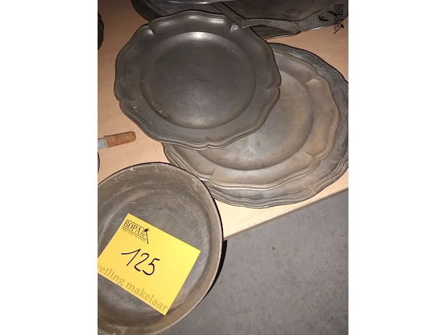Lot 125 - tinnen schalen. 11 stuks - afbeelding 3 van  5