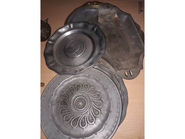 Lot 125 - tinnen schalen. 11 stuks - afbeelding 4 van  5