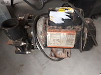 Lot 125 - zwembad pomp en motor - afbeelding 2 van  5