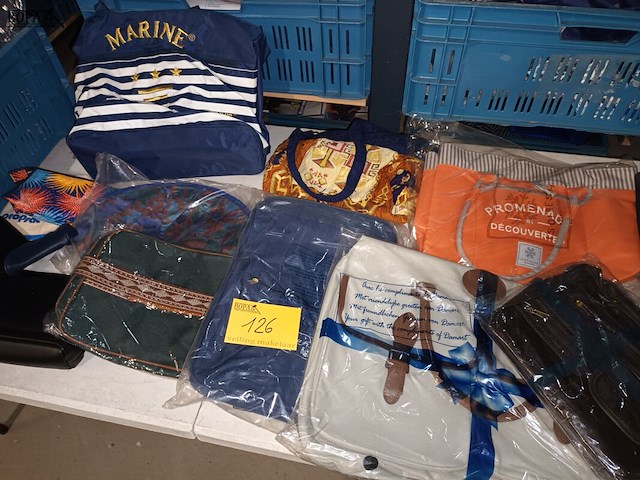 Lot 126 - handtassen en draagtassen. 17 stuks - afbeelding 1 van  4