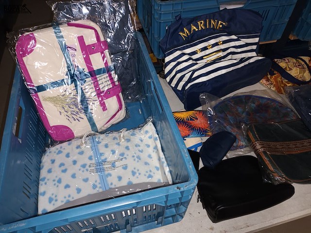 Lot 126 - handtassen en draagtassen. 17 stuks - afbeelding 2 van  4