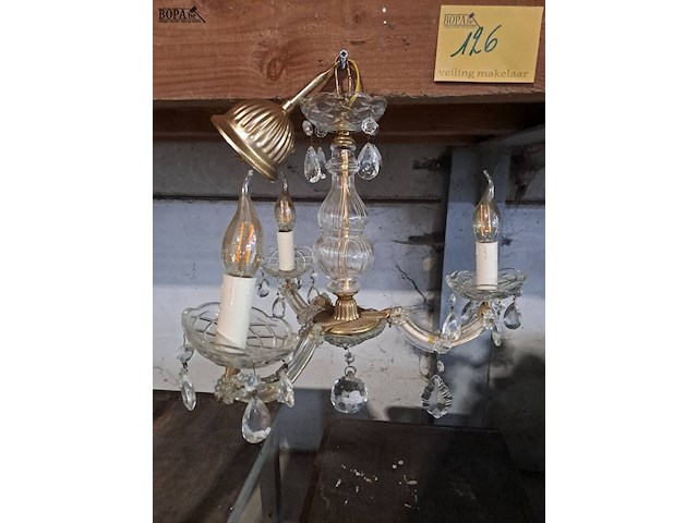 Lot 126 - klassieke kroonluchter in glas en messing/bronskleurig - afbeelding 1 van  4
