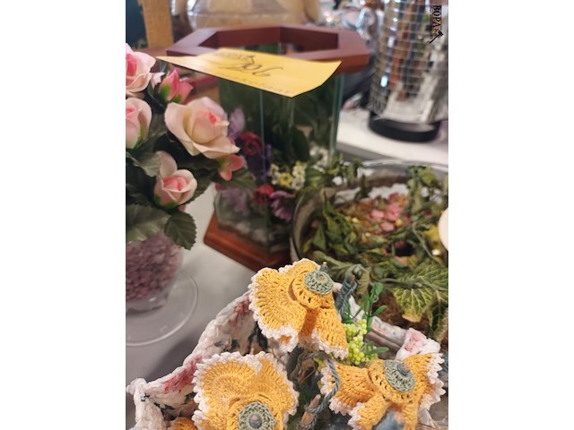 Lot 126 - kunstbloemen. 6 stuks - afbeelding 2 van  3