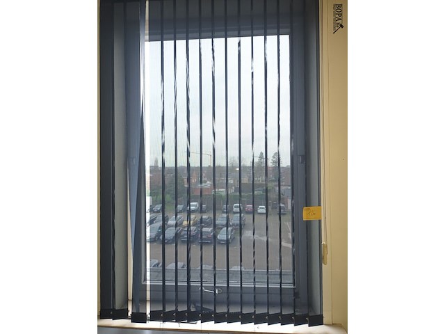 Lot 126 - lamellen gordijn luxaflex. 5 stuks - afbeelding 1 van  3