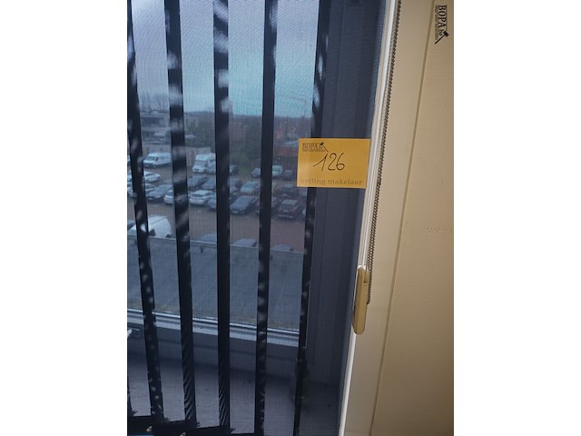 Lot 126 - lamellen gordijn luxaflex. 5 stuks - afbeelding 3 van  3